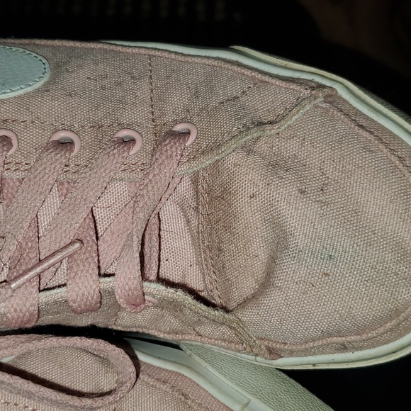 Pink Nikes - Picture 2 of 7